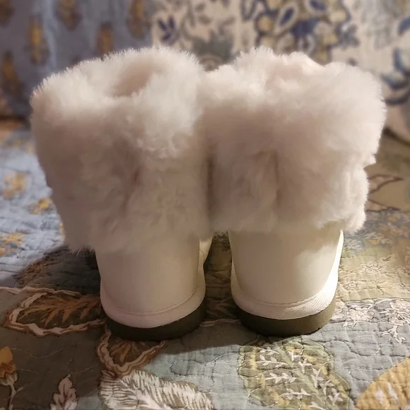 White Faux Fur Toddler Boots - Picture 3 of 5